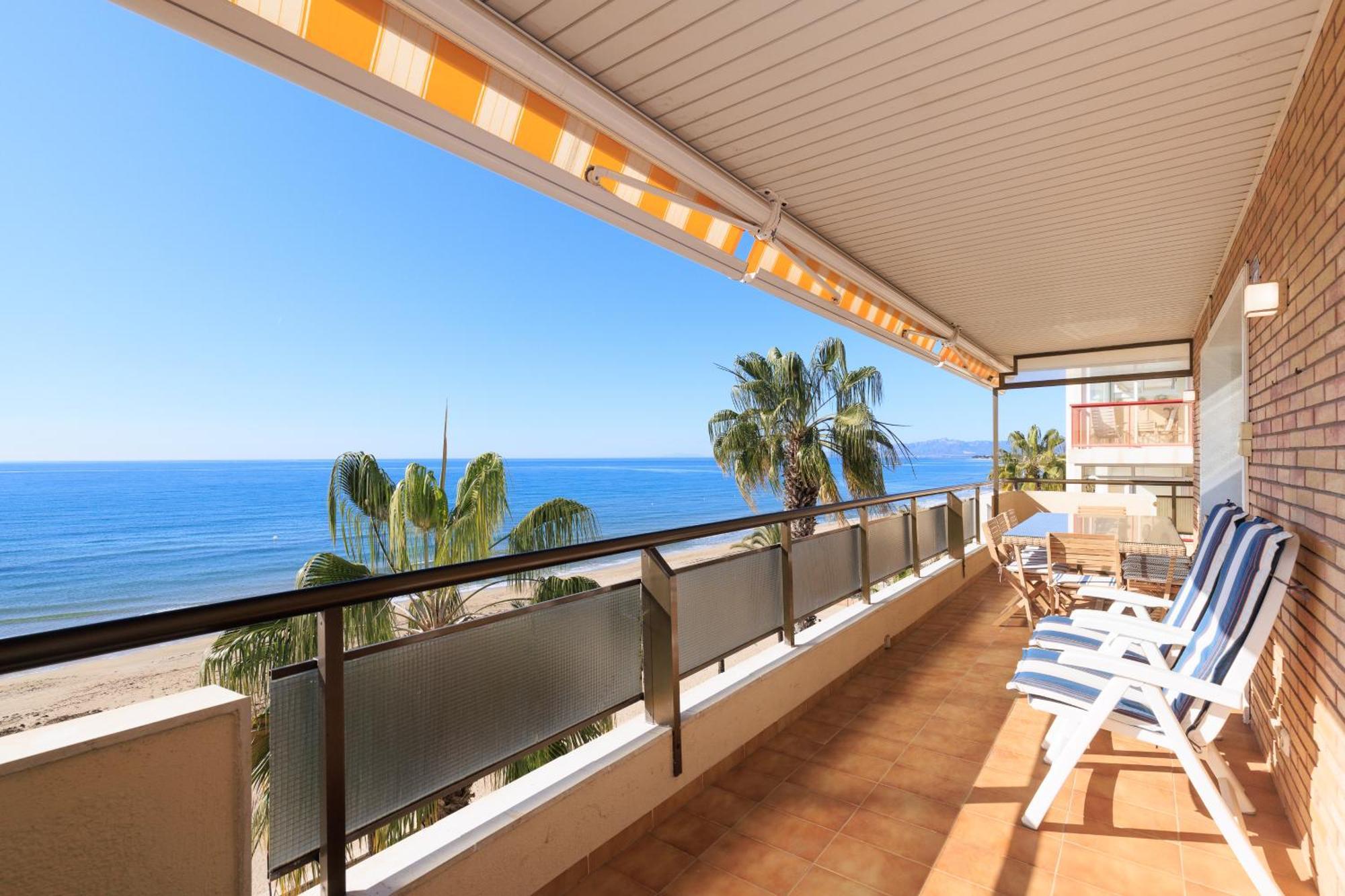 Apartamento Para 8 Sobre El Mar Apartment Salou Ngoại thất bức ảnh