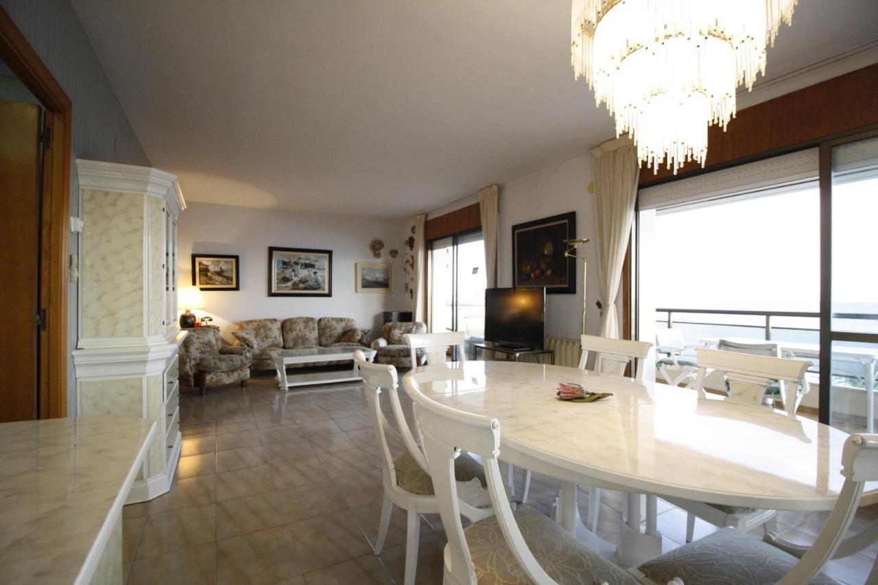 Apartamento Para 8 Sobre El Mar Apartment Salou Ngoại thất bức ảnh